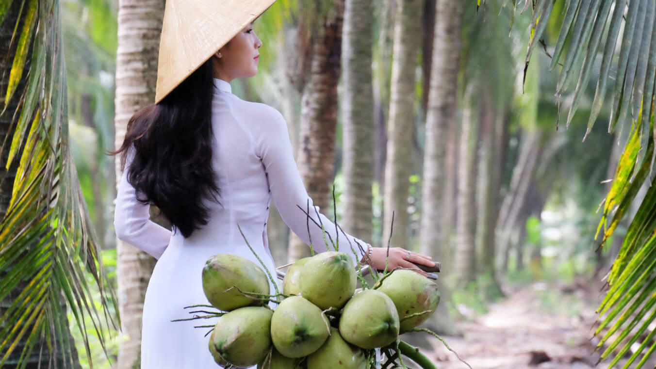 woman in field, Ben Tre province